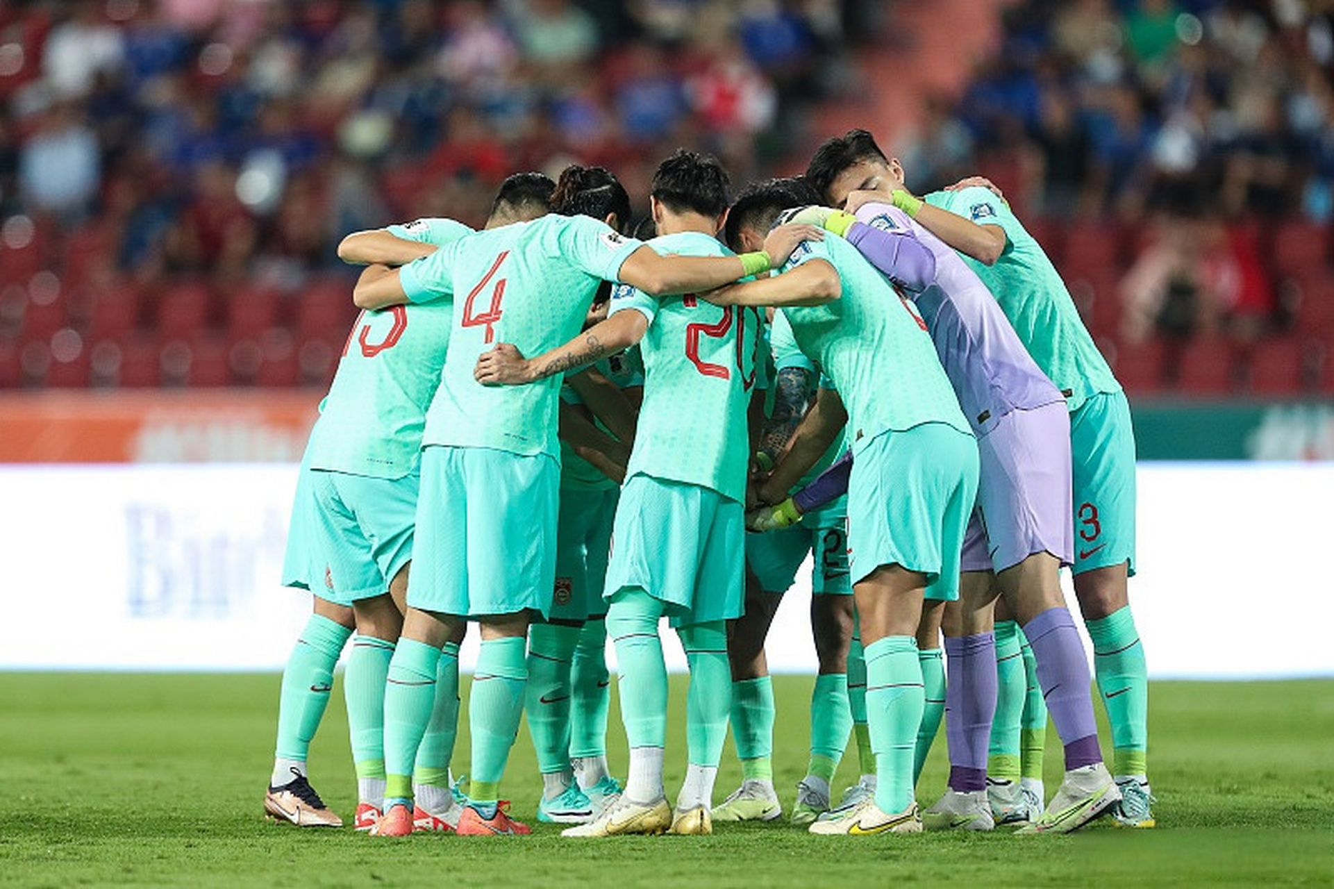 中国足球联赛惊险刺激,球员全力以赴比拼 中国足球联赛惊险刺激,球员全力以赴比拼